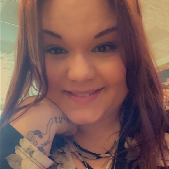 Meet your Posher, Danielle - Picture 3 of 5